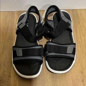 The Children’s Place size 3 black sandals